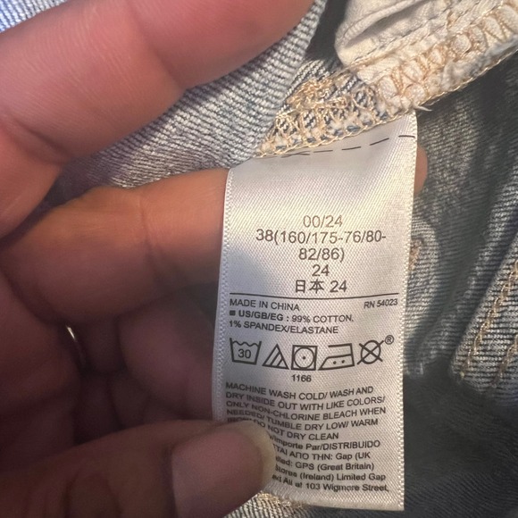 GAP Denim Cheeky Straight Jeans Light Wash Ripped Distressed Raw Hem Size 00 24 - Picture 4 of 9